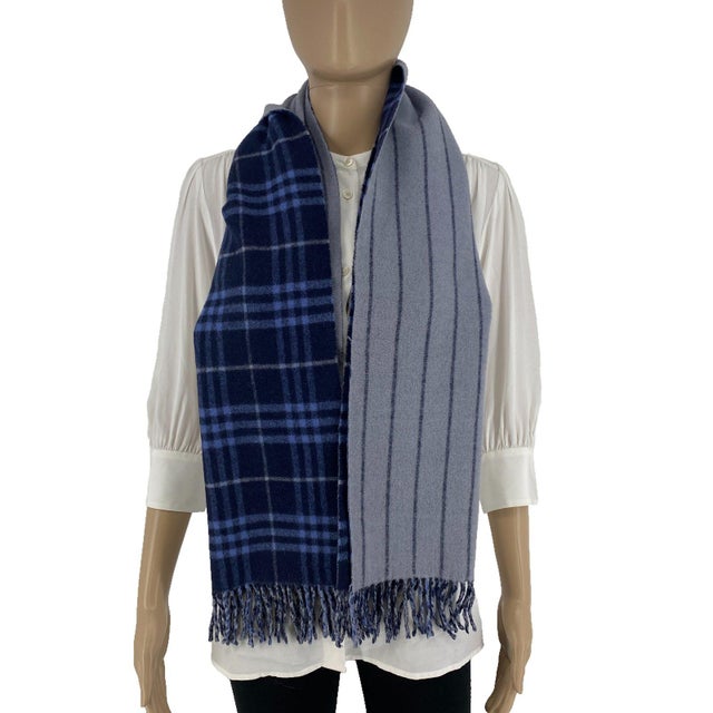 Burberry Burberry Navy Blue Plaid 100% Lambswool Scarf For Sale - Image 4 of 8