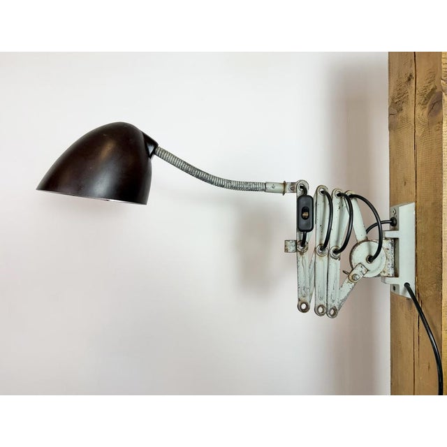 Industrial Green Scissor Wall Lamp from Elektroinstala, 1960s For Sale - Image 9 of 18