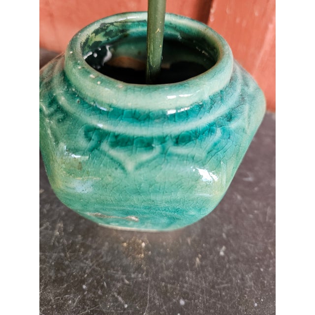 Folk Art 1950s Folk Art Abstract Tole Potted Flowers in Vintage Green Ginger Jar Pots - A Pair For Sale - Image 3 of 5