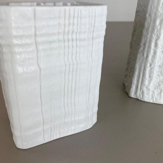 White Op Art Vase by Martin Freyer for Rosenthal, Germany, 1970s For Sale - Image 8 of 18