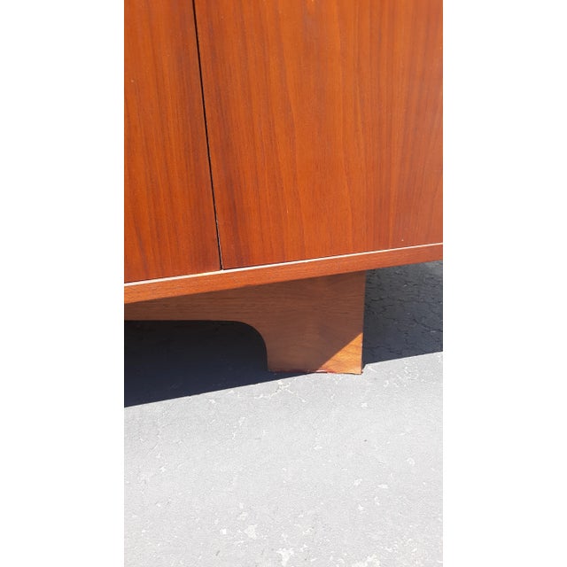 Mid Century Teak Stereo Media Turntable Cabinet Sideboard Console For Sale - Image 10 of 16