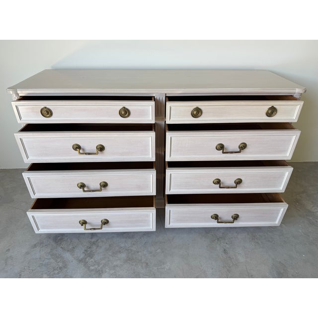 1970s Vintage John Widdicomb Neoclassical Style 8-Drawer Dresser With Brass Handles For Sale - Image 5 of 18
