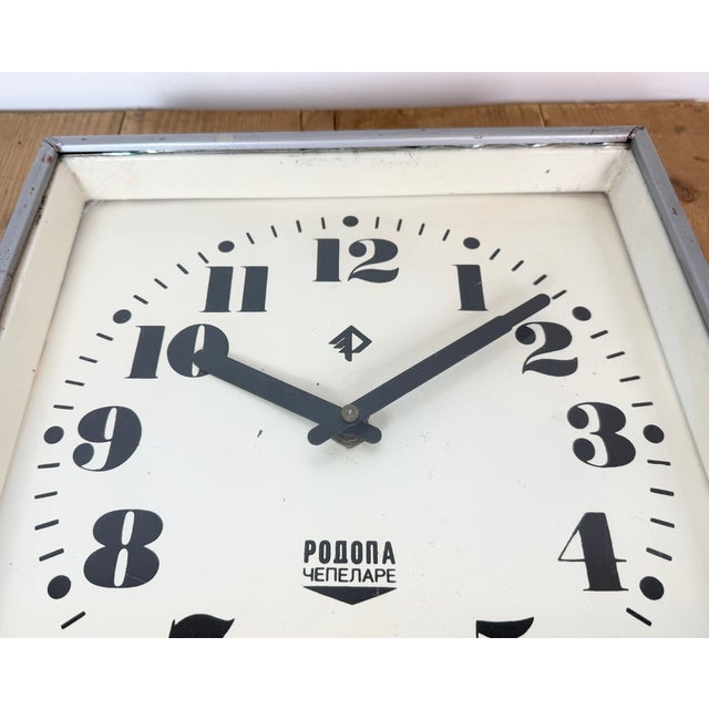 Vintage Industrial Square Wall Clock from Rodopa Chepelare, 1960s For Sale - Image 10 of 18