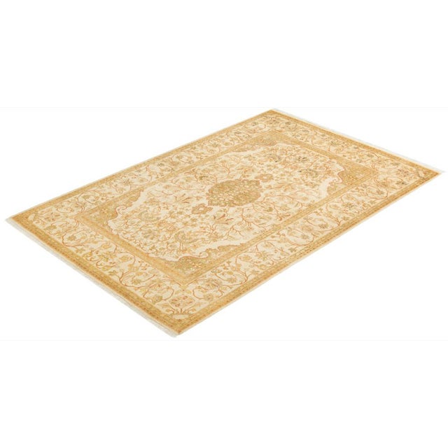 Ivory Mogul Collection Hand-Knotted Area Rug - Ivory 4' 1" x 6' 2" For Sale - Image 8 of 9