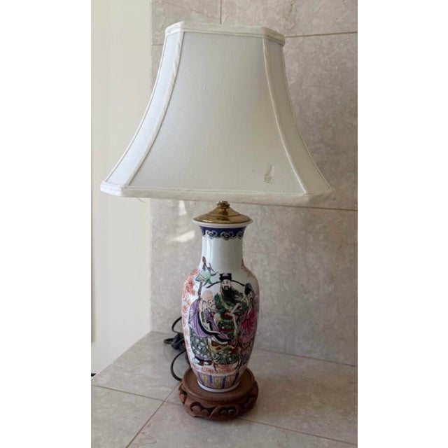 Bring timeless elegance to your space with this vintage Chinoiserie table lamp. The lamp features a classic baluster-...