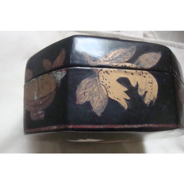 Paper 1970s Vintage Octagonal Bird and Pomegranate Chinese Lidded Black Box For Sale - Image 7 of 11