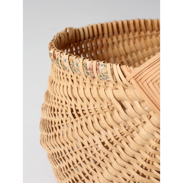 Vintage Wicker Buttocks Basket With Floral Trim For Sale - Image 15 of 17