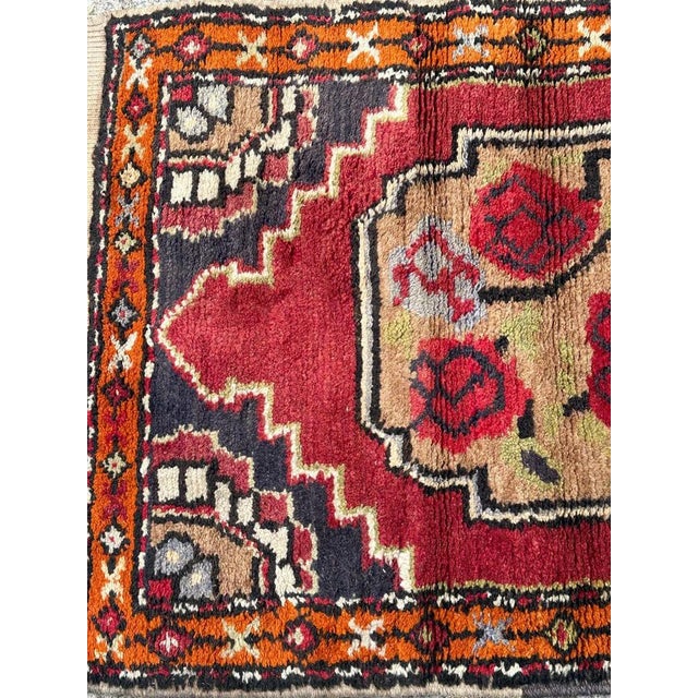 Small Vintage Turkish Yastik Rug, 1950s For Sale - Image 9 of 15