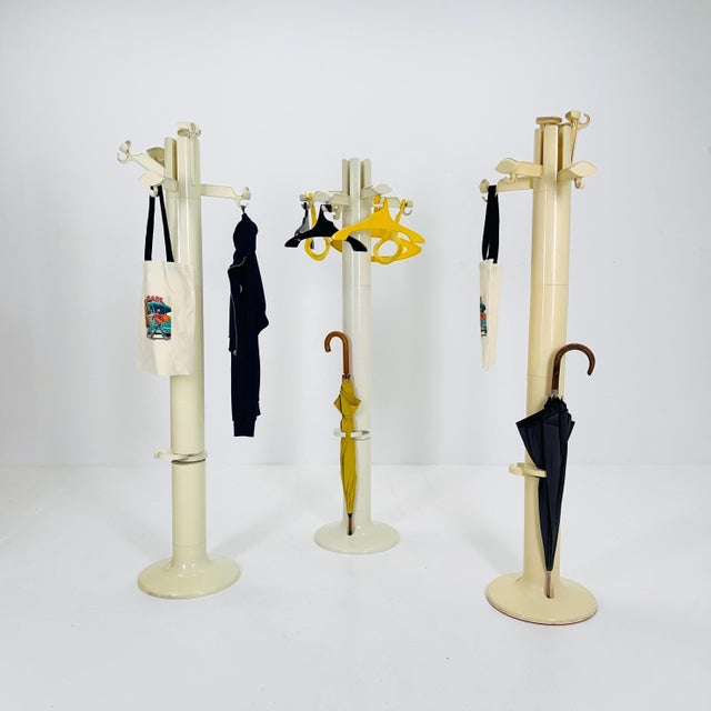 Italian Space Age White Coat Rack by Giancarlo Piretti for Castelli / Anonima Castelli, 1970s For Sale - Image 11 of 11