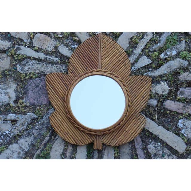 Rattan mirror, leaf-shaped. Period 1970. By Vivai Del Sud. Made in Italy in the 1970s. Very beautiful patina of present...