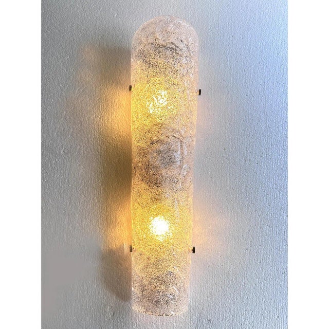 Contemporary Italian Hammered Transparent Graniglia Murano Glass Wall Sconces by Simoeng, Set of 2 For Sale - Image 3 of 6