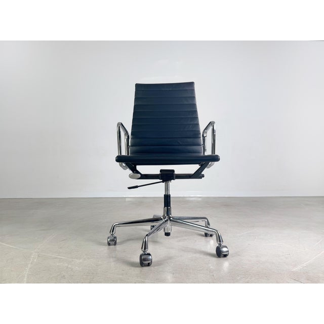 EA 119 Office Chair by Charles & Ray Eames for Vitra For Sale - Image 6 of 11