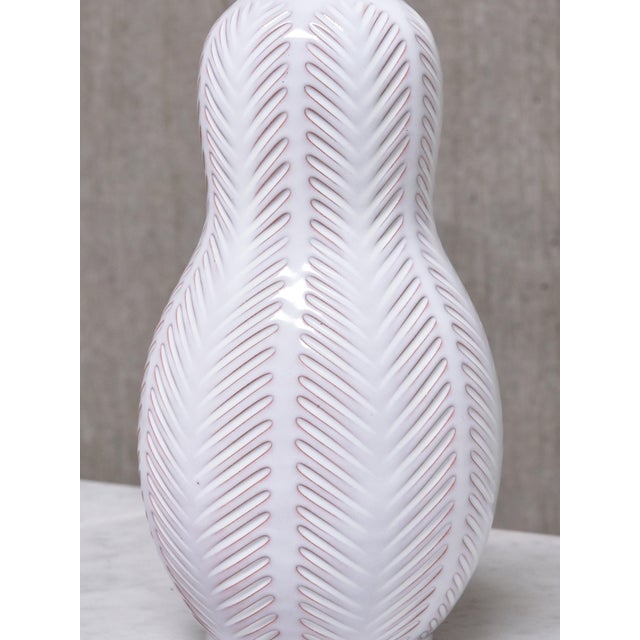 Mid-Century Modern Feather Pattern Ceramic Table Lamp by Anna-Lisa Thomson for Upsala-Ekeby, Sweden, 1940s For Sale - Image 3 of 9