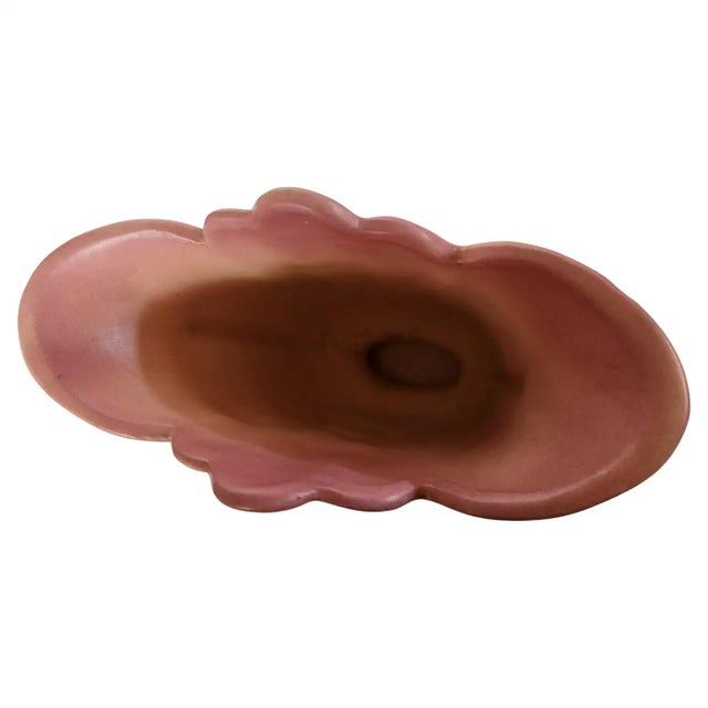 1950s Hull Pottery Pink Flower Vase Art Deco Double Handle For Sale In San Diego - Image 6 of 7