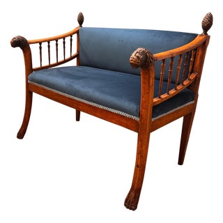Antique English Carved Lion Head's Banquette in Walnut For Sale