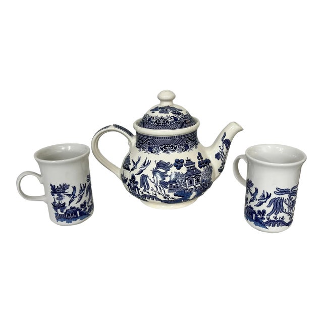 Vintage Churchill Blue Willow Teapot W/ Two Mugs - Set of 3 For Sale