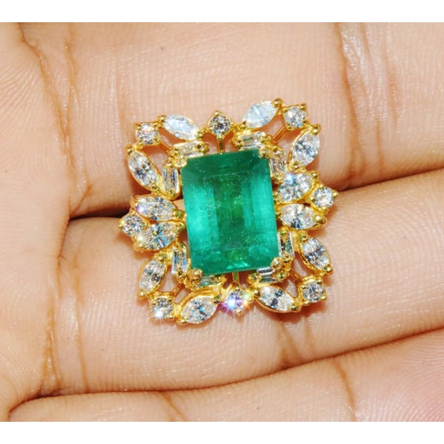 Early 21st Century GIA Certified Natural 9CTS VS F Diamond Emerald 18K Solid Gold Dinner Ring, size 5.75 For Sale - Image 5 of 5