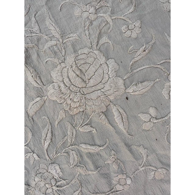 Manila Piano Shawl with Floral Chinese Embroidery, 1920s For Sale - Image 3 of 14