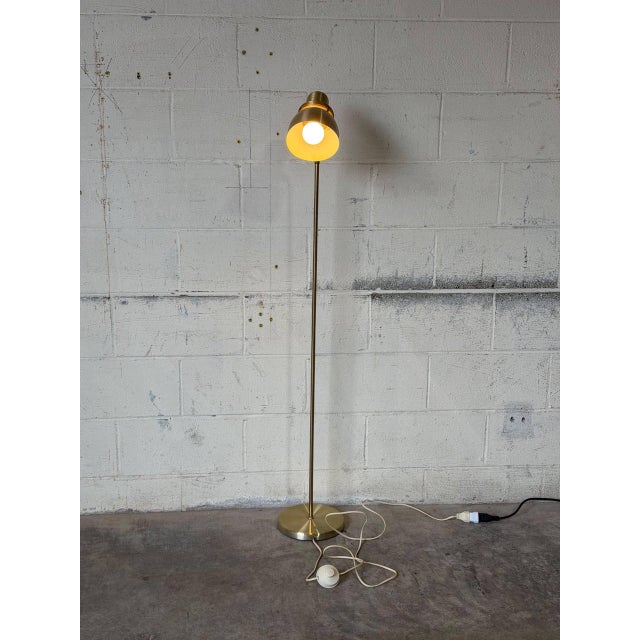 1970s Vintage Mid-Century Modern Brass Single Spotlight Floor Lamp With Directional Shade For Sale - Image 5 of 9