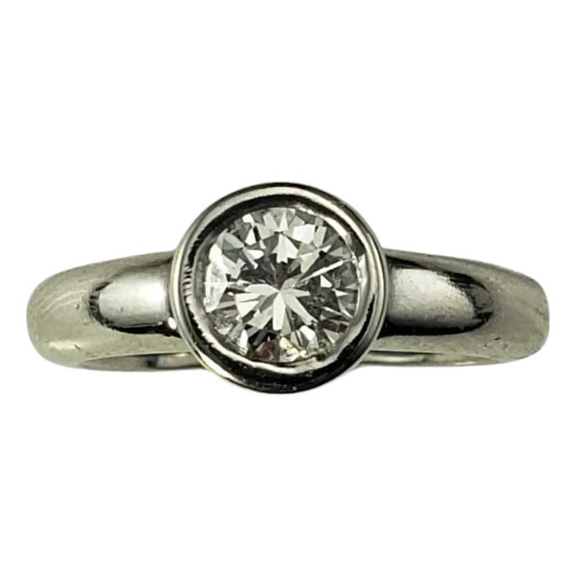 Late 20th Century 14 Karat White Gold Diamond Engagement Ring, Size 5.25 For Sale