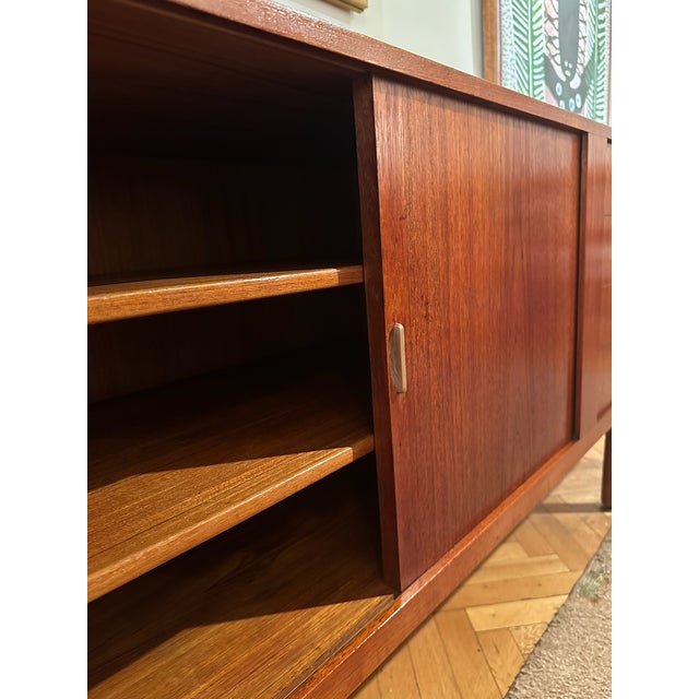 1950s Danish Modern Teak Credenza Sideboard Buffet c.1958 For Sale - Image 5 of 17