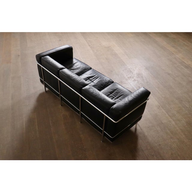 Mid-Century Modern LC2 Three-Seater Sofa by Charlotte Perriand for Cassina, 1960s For Sale - Image 3 of 16