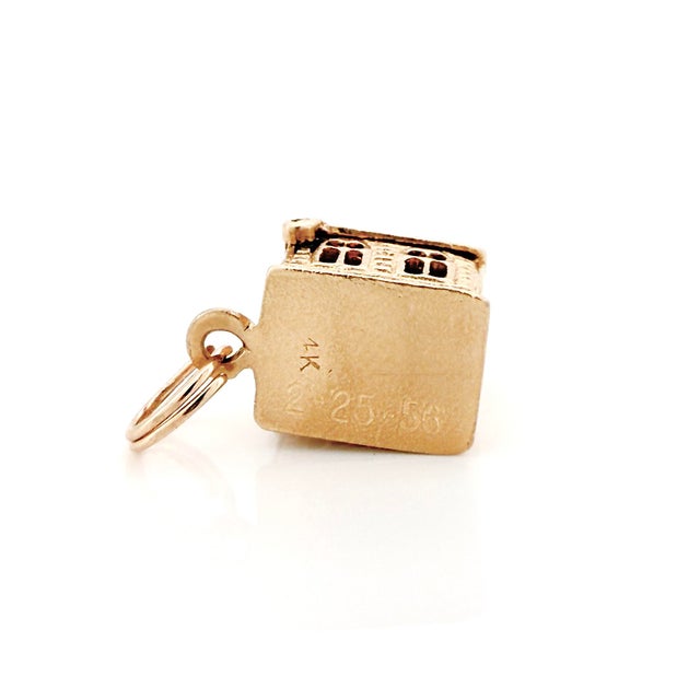 Gold Vintage 1950s 14k Articulating Couple in a Chapel Charm, Bride and Groom, Church, For Sale - Image 8 of 14