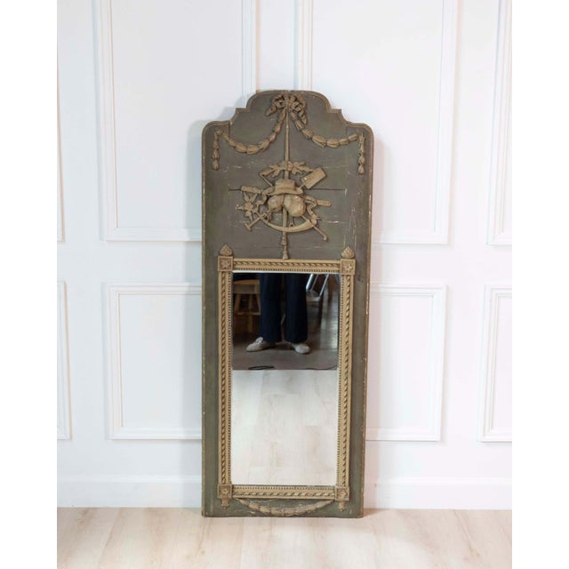 18th Century Beautiful Louis XVI period trumeau in grey-green painted wood For Sale - Image 10 of 10