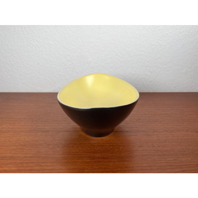 Mid-Century Modern German Minimalist Ceramic Bowl, 1960s, in Very Good conditions. Designed 1960 to 1969