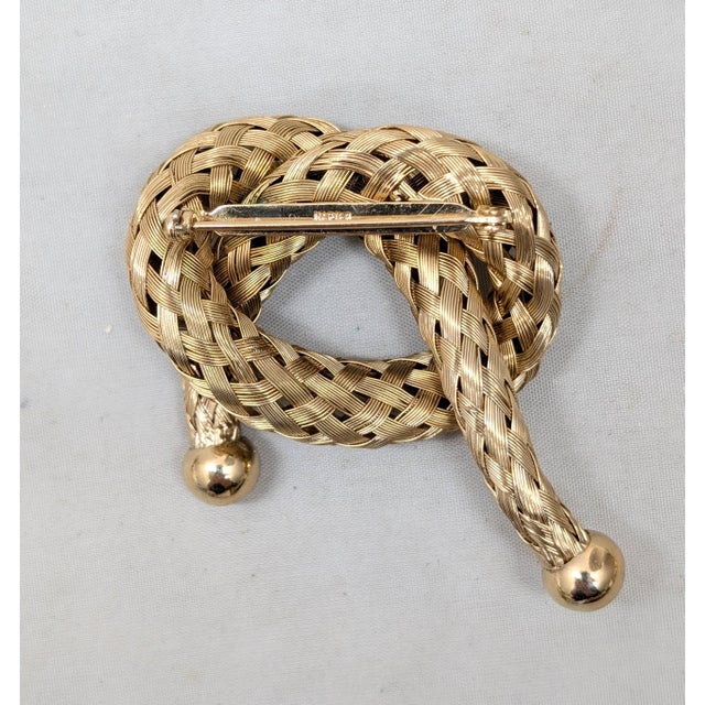 Vintage 1950s Signed Napier Doris Day Goldtone Woven Knot Brooch For Sale - Image 9 of 12