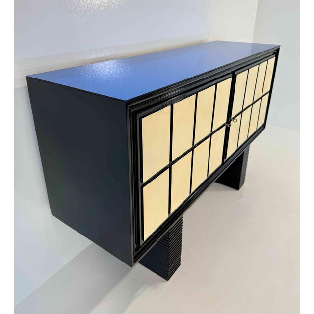 1940s Italian Art Deco Sideboard in Parchment with Black Lacquer and Blue Mirror, 1940s For Sale - Image 5 of 18