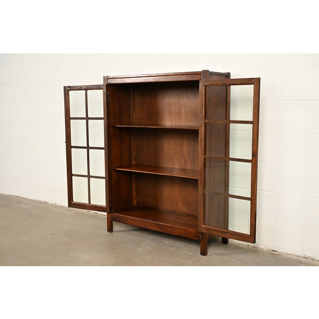 Stickley Brothers Style Antique Mission Oak Arts & Crafts Bookcase Cabinet, Circa 1910 For Sale In South Bend - Image 6 of 13