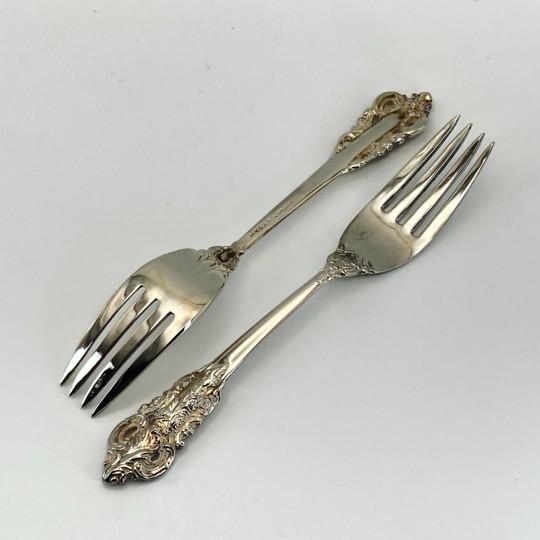 “Baroque by Godinger” Silverplate 65-Piece Flatware Set: Service for 12 With Serving Pieces and Vintage Storage Chest For Sale - Image 9 of 18