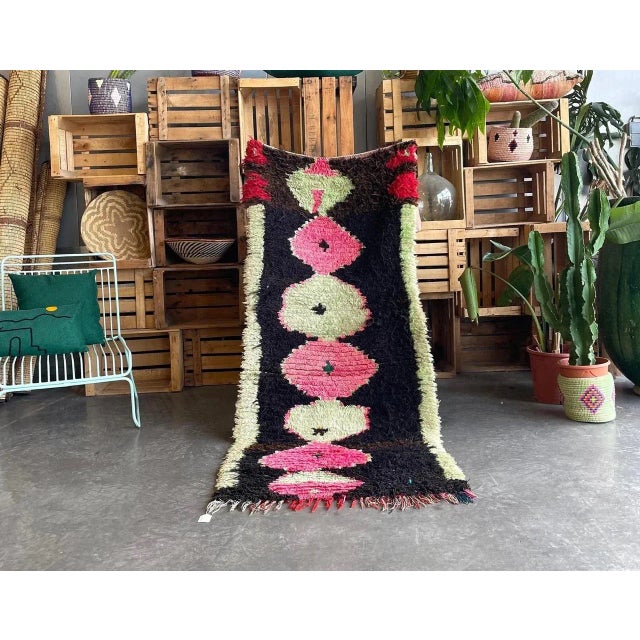 Boucherouïte Rug, Moroccan carpet of the xxe century, it is a work born from the modest families established in the rural...