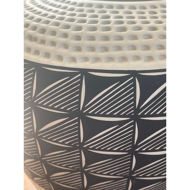 Ceramic Early Vintage Katherine Victorino Acoma Pueblo Fine Line Pottery Vase – Signed K. V. For Sale - Image 7 of 12
