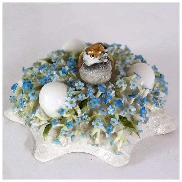 German Schierholz Plaue Porcelain Floral Chickadee Bird's Nest Box Lid For Sale - Image 4 of 12