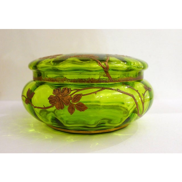 Chartreuse Antique Art Nouveau Candy Box in Blown Fluorescent Glass, 1890s For Sale - Image 8 of 10