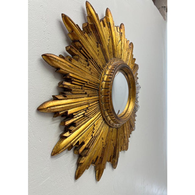 1950s Large Sunburst Convex Wall Mirror in Carved Gold Plated Wood, 1950s For Sale - Image 5 of 18