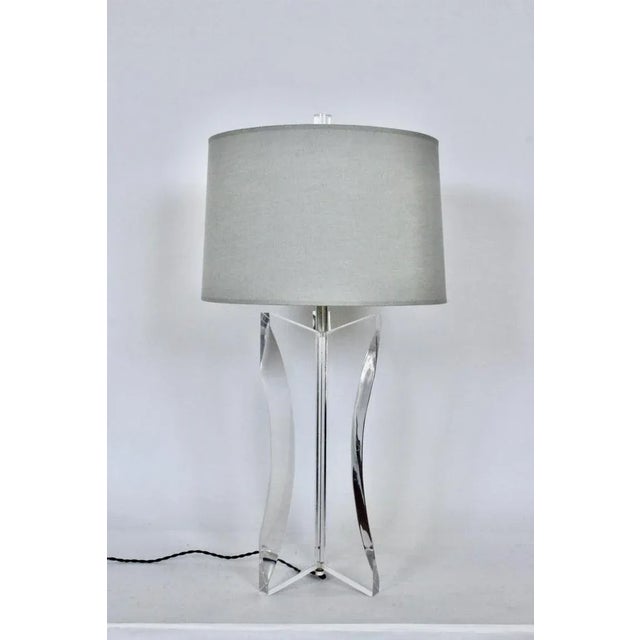 Astrolite 1970s Tall Herbert Ritts Astrolite Clear Lucite "Tri Fin" Table Lamp For Sale - Image 4 of 13