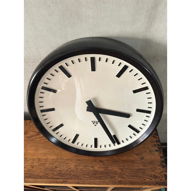 Large Czech Bakelite Office Clocks from Pragotron, 1950s For Sale - Image 4 of 8