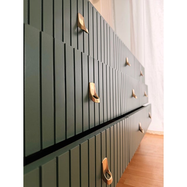 Bassett 1960s Green Fluted Mid-Century Bassett Refinished Credenza/Buffet For Sale - Image 4 of 8