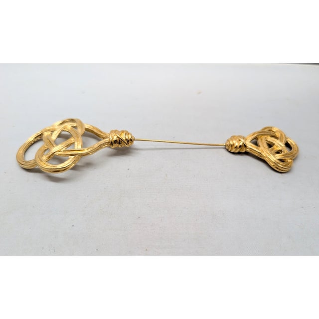 Givenchy Vintage 1980s Signed Givenchy Goldtone Knots Jabot Brooch For Sale - Image 4 of 7