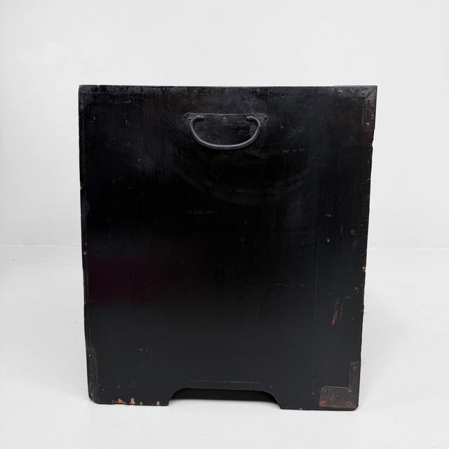 Low Japanese Tansu Chest with Two Drawers, 1890s For Sale - Image 12 of 17