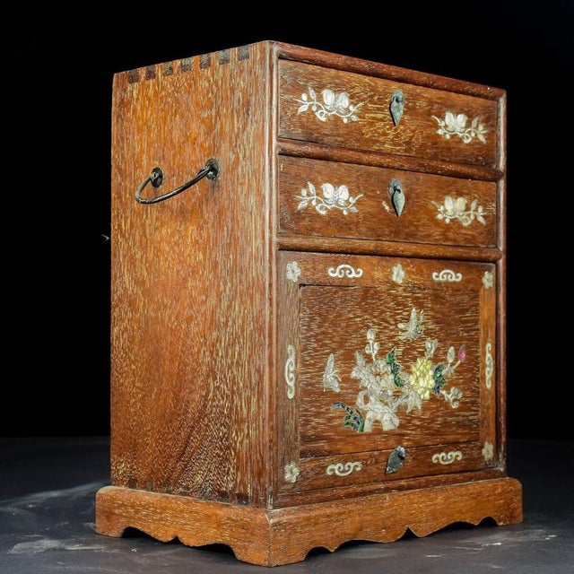 Asian Vintage Rosewood Jewelry / Vanity Chest With Mother-of-Pearl Bird-and-Flower Inlay For Sale - Image 3 of 8