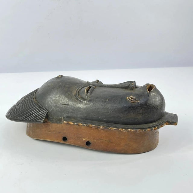 African Early 20th Century Yaure Portrait Mask Côte d'Ivoire For Sale - Image 3 of 6