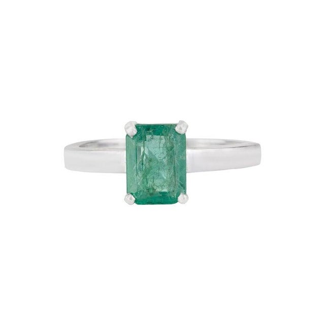 Contemporary 925 Sterling Silver 1.4ct Natural Emerald Solitaire Ring - Size 7.5 For Sale - Image 3 of 12