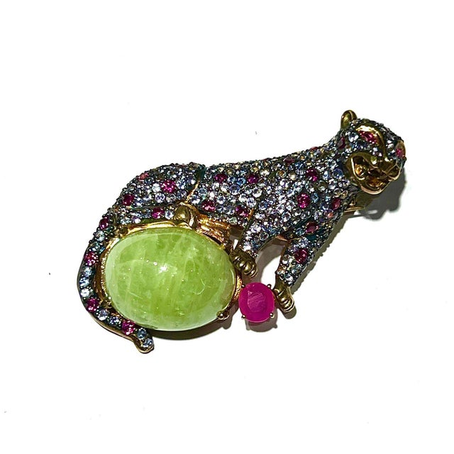 Bochic "Orient" Natural Ruby, Sapphire & Green Jade Brooch or Pendent Set In 18K For Sale - Image 18 of 18