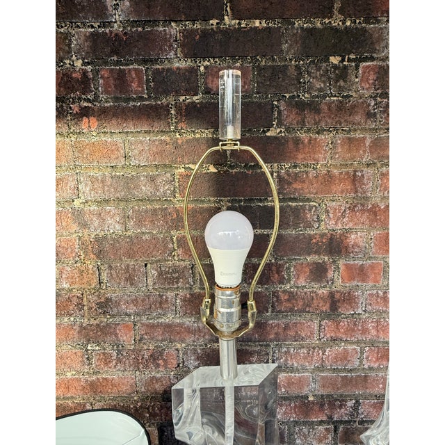 Transparent Vintage 1970s Hollywood Regency Lucite Helix Table Lamps, Attributed to Herbert Ritts for Astrolite - A Pair For Sale - Image 8 of 12