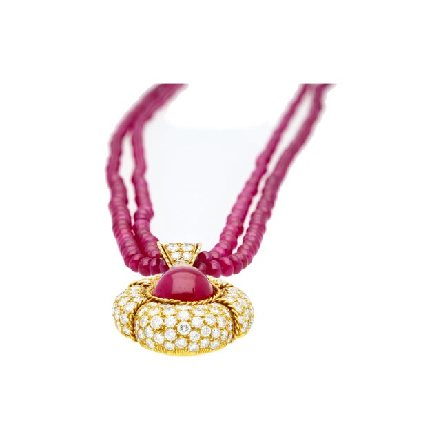 Art Deco 1990s 22.41 Carat Cabochon Cut Ruby & Diamond Pendant Necklace For Sale - Image 3 of 9