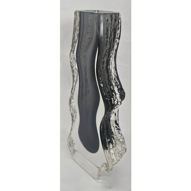 1970s Mandruzzato Murano Sculptural Sommerso Glass Vase — Heavy, Hand‑Cut Italian Art Glass For Sale - Image 11 of 13
